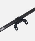 Il BIRI in carbonio è un prodotto innovativo e rivoluzionario nel mondo degli accessori per biciclette. Si tratta del primo cavalletto per bici al mondo telescopico e portatile, che si adatta a tutte le bici, di qualunque peso e dimensione. È un brevetto italiano, fabbricato in Italia con i migliori materiali in commercio, tra cui alluminio aeronautico e carbonio.