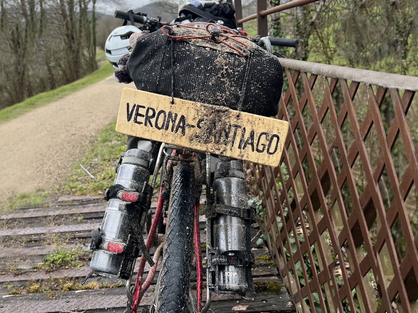 Bici usata da Roberto Adami per il viaggio in solitaria verso Santiago de Compostela partendo da Verona